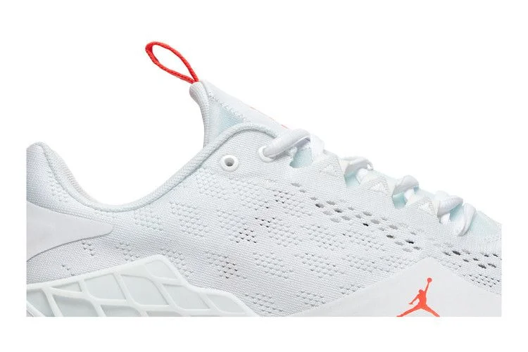 Krossovki-Air-Jordan-Zoom-Trunner-Advance-White-Flash-Crimson-1