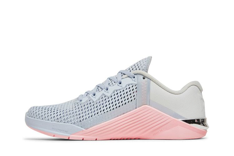 wmns-metcon-6-football-grey-arctic-punch-at3160-001_02