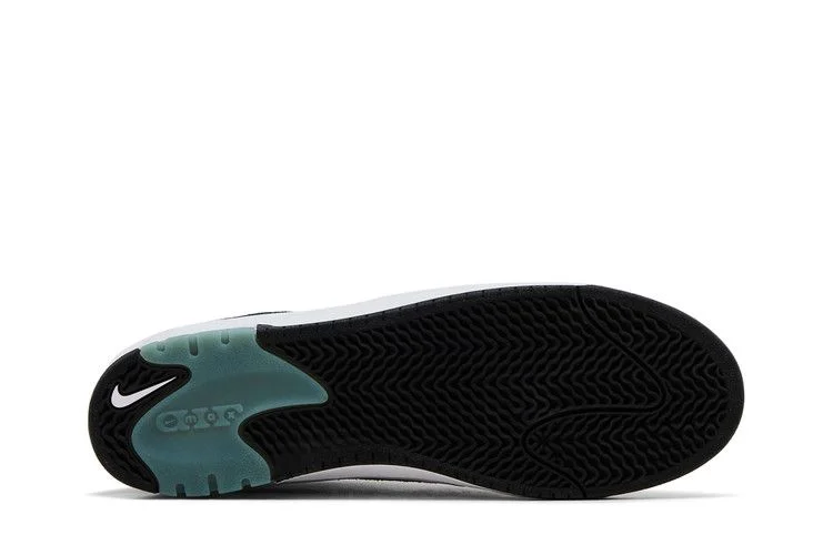 Krossovki-Nike-Air-Max-Ishod-Wair-SB-Black-White-3