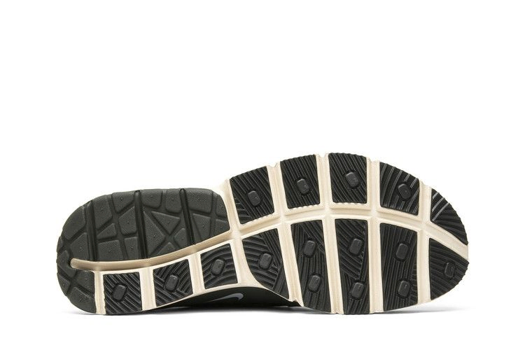 stone-island-x-nikelab-sock-dart-mid-sp-910090-300_03