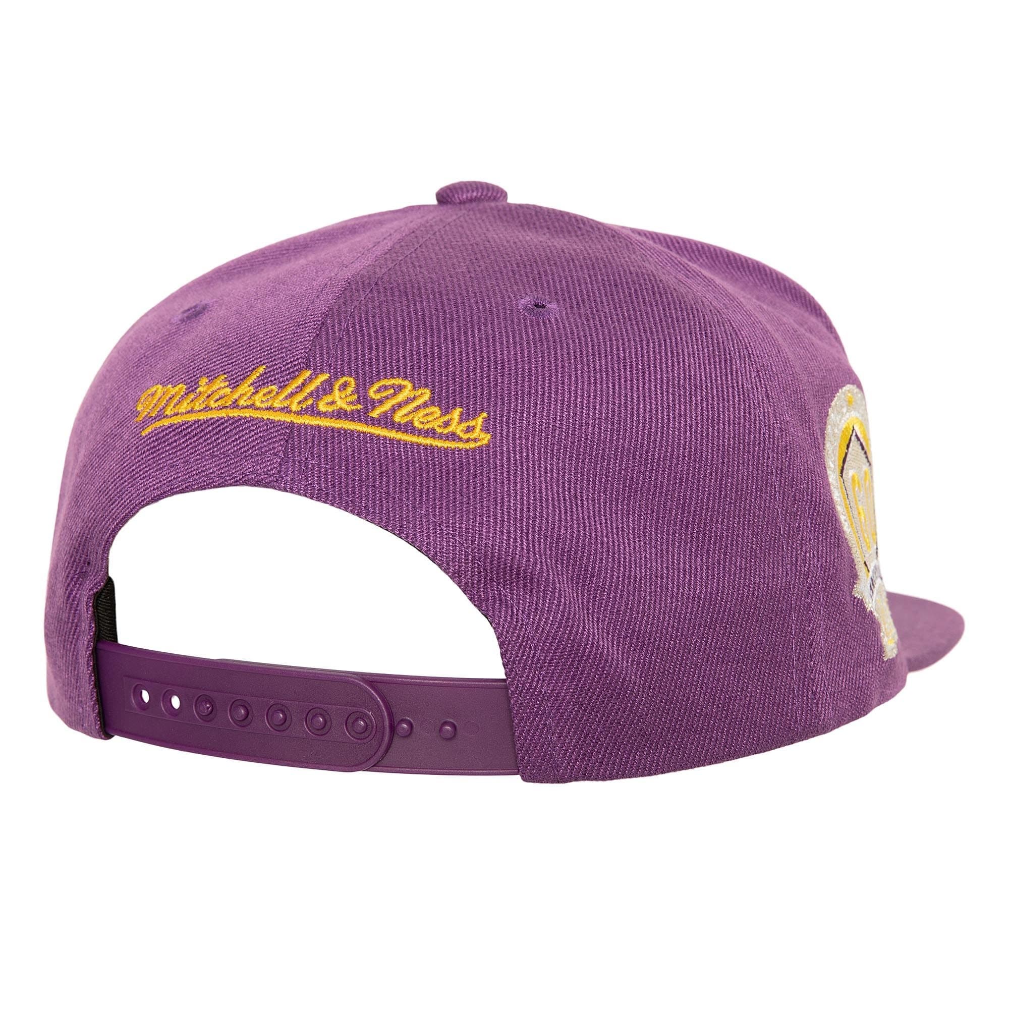 Mitchell-Ness-Watch-Me-Shine-Snapback-Los-Angeles-Lakers-Hat-1
