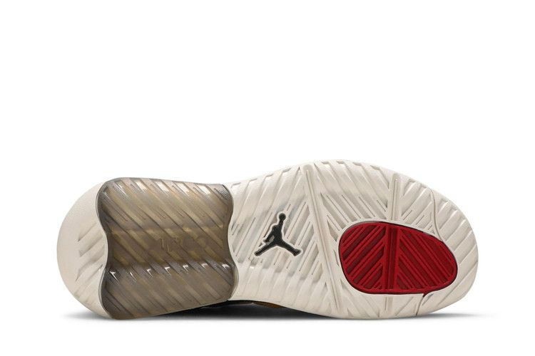 jordan-ma2-gs-university-gold-cw6594-700_03