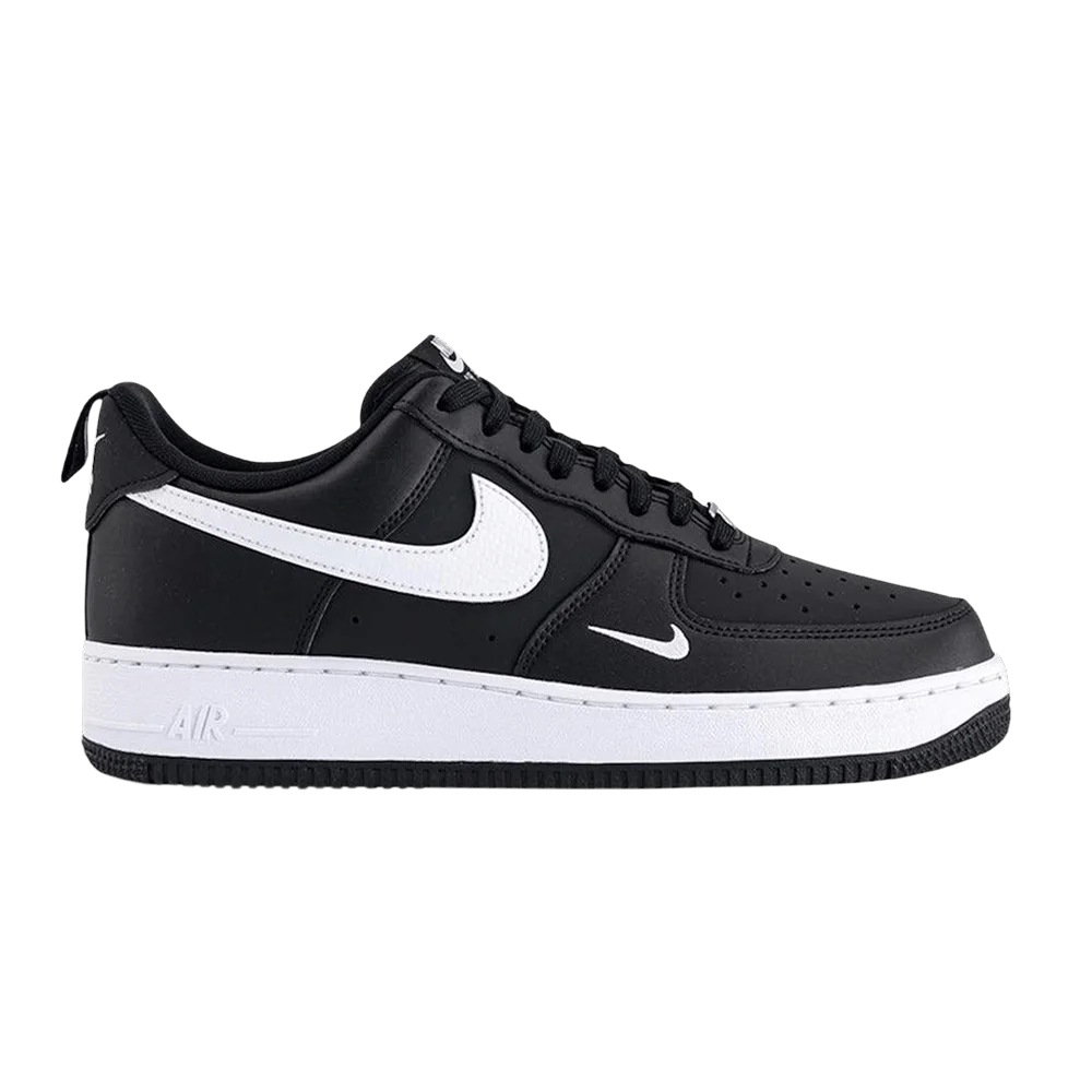 Krossovki-Nike-Air-Force-1-07-Lv8-Carbon-Fiber-Swoosh-Black-White