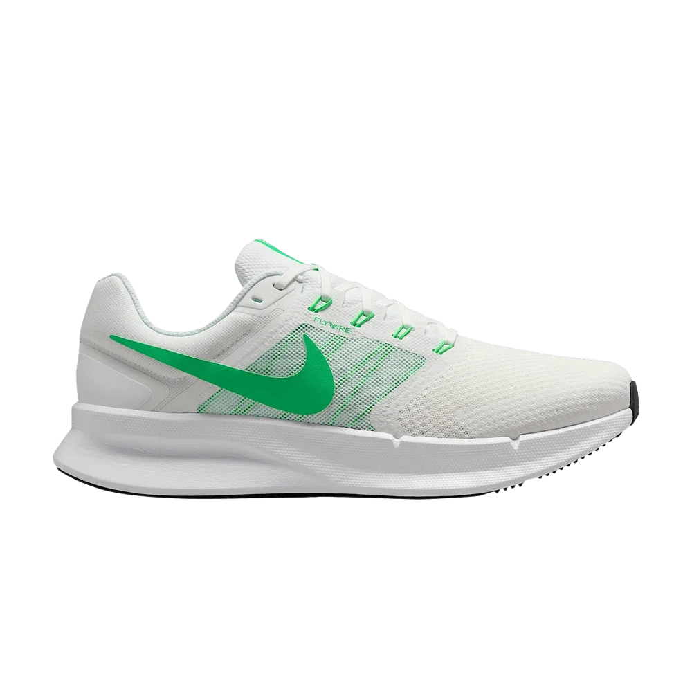 Krossovki-Nike-Run-Swift-3-Summit-White-Green-Strike