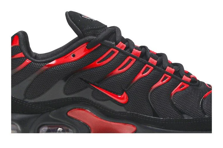 Кроссовки Nike Air Max Plus 'Black University Red Gradient'