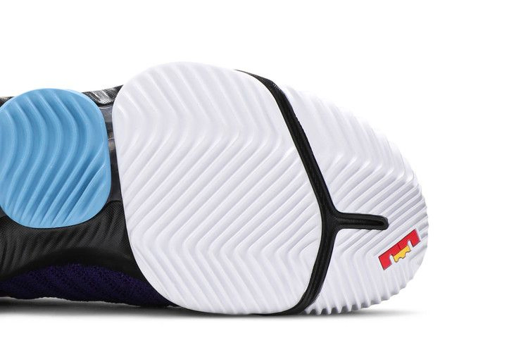 lebron-16-martin-ci1520-500_04