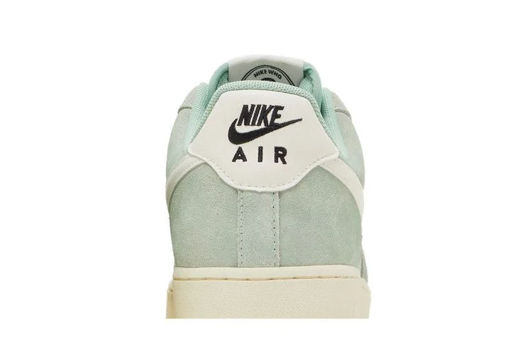 Кроссовки Nike Air Force 1 '07 LV8 'Certified Fresh - Enamel Green'