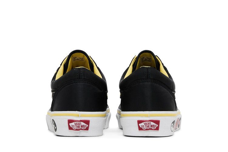 cobra-kai-x-old-skool-black-yellow-vn0a3wkt05n_05