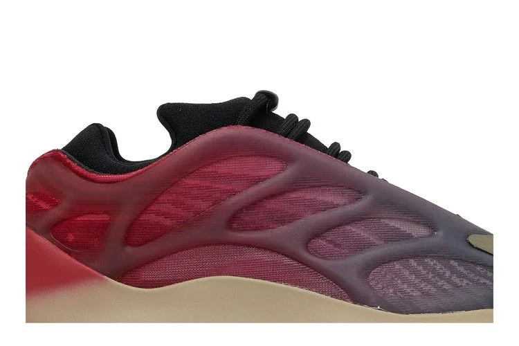 Кроссовки adidas Men's Yeezy 700 V3 'Fade Carbon'