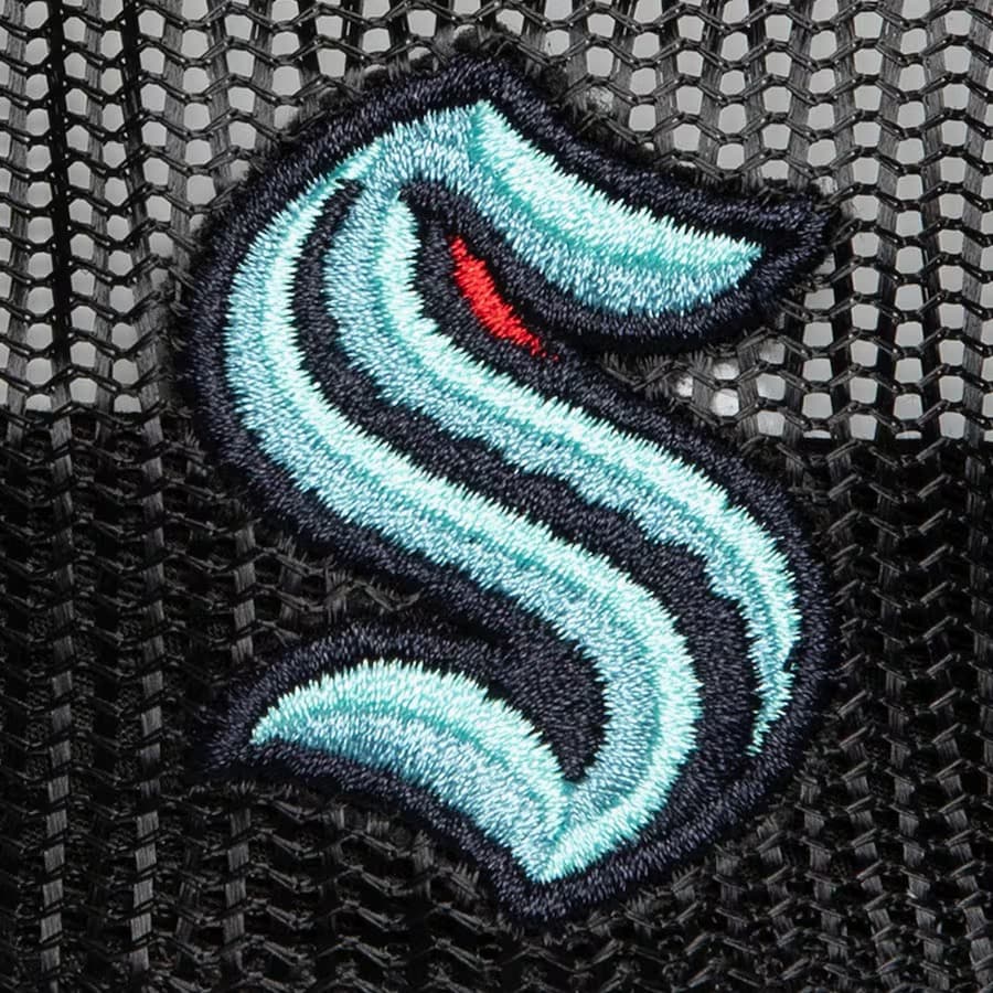 Бейсболка Mitchell & Ness Black Seattle Kraken Script Trucker Adjustable Hat