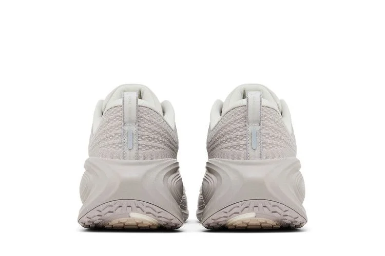Кроссовки Nike Vomero Plus 'Light Orewood Brown'