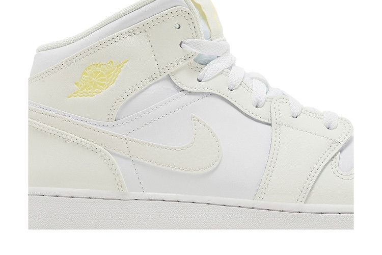 air-jordan-1-mid-gs-sail-light-laser-orange-fd8780-181_01