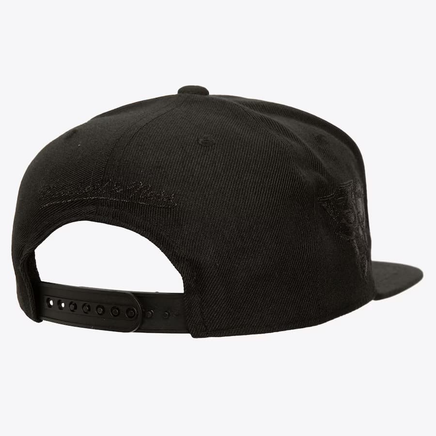 Бейсболка Mitchell & Ness Black San Jose Sharks Pearl Snapback Hat
