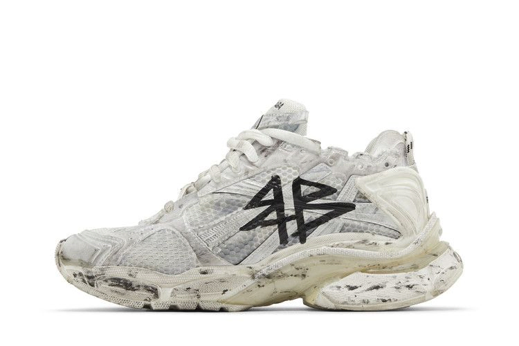 balenciaga-wmns-runner-sneaker-graffiti-white-black-772767-w3rbq-9010_02