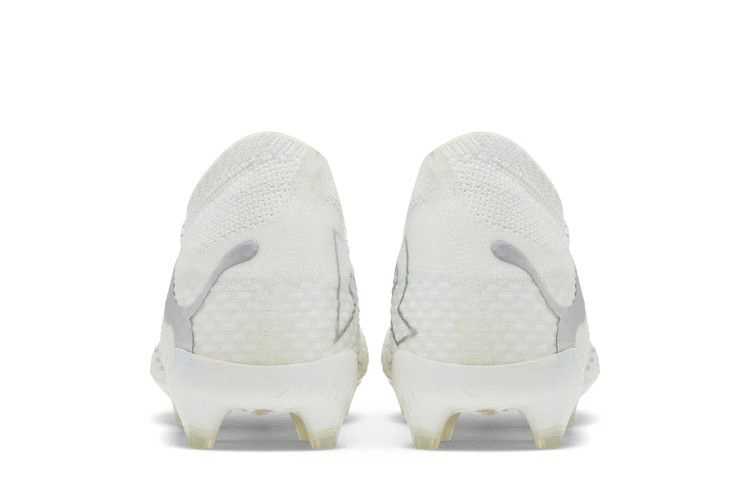 future-7-ultimate-fg-ag-white-pack-107916-04_05