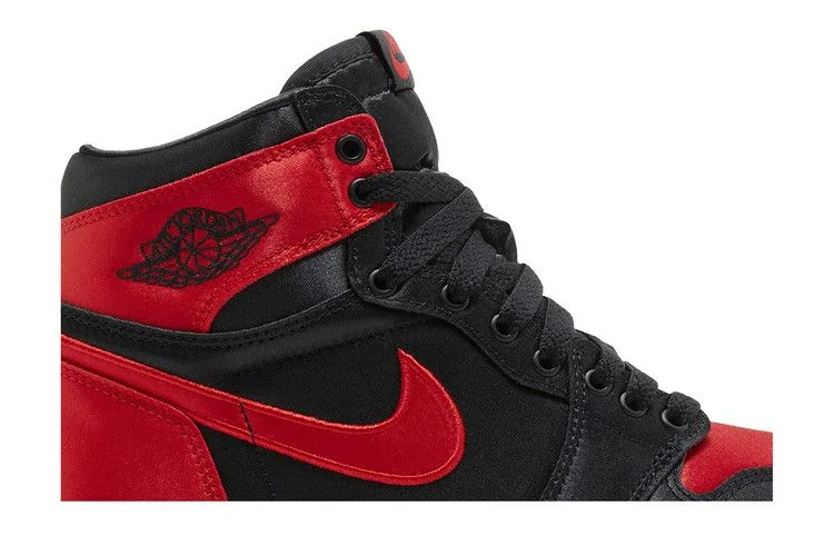 Krossovki-Wmns-Air-Jordan-1-Retro-High-OG-Satin-Bred-2023-1