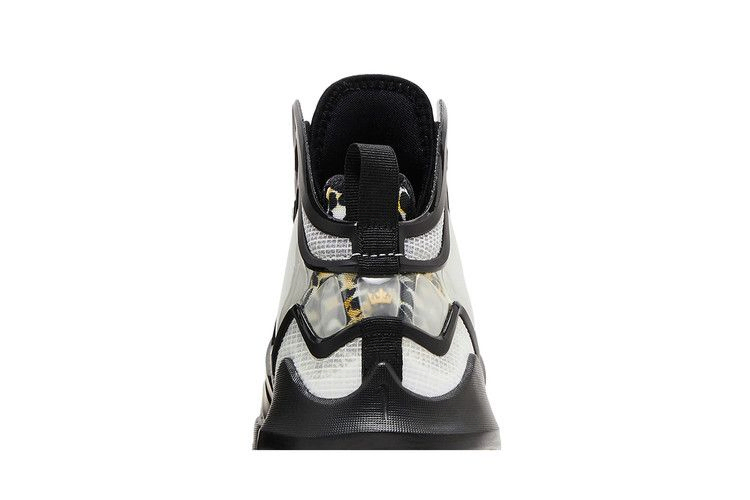 Кроссовки Nike LeBron 19 SE GS 'White Metallic Gold'