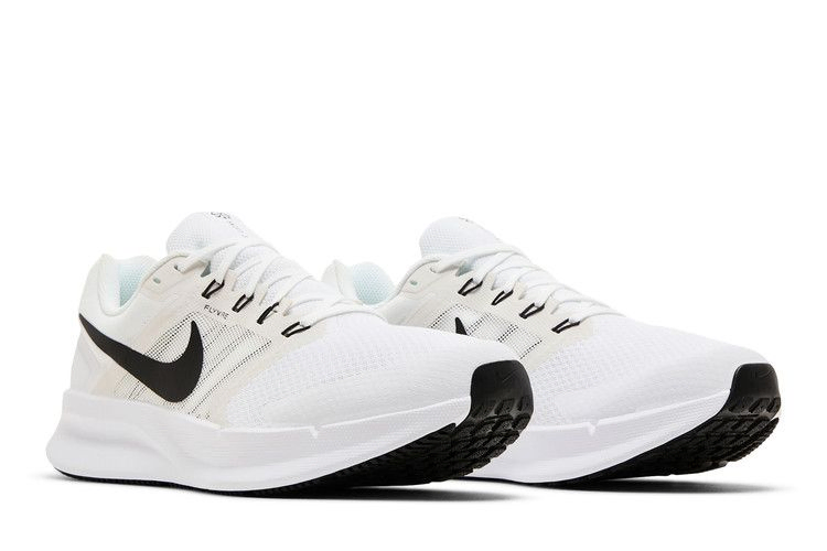 run-swift-3-white-black-dr2695-102_07