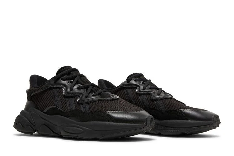 Krossovki-adidas-Ozweego-Triple-Black-7