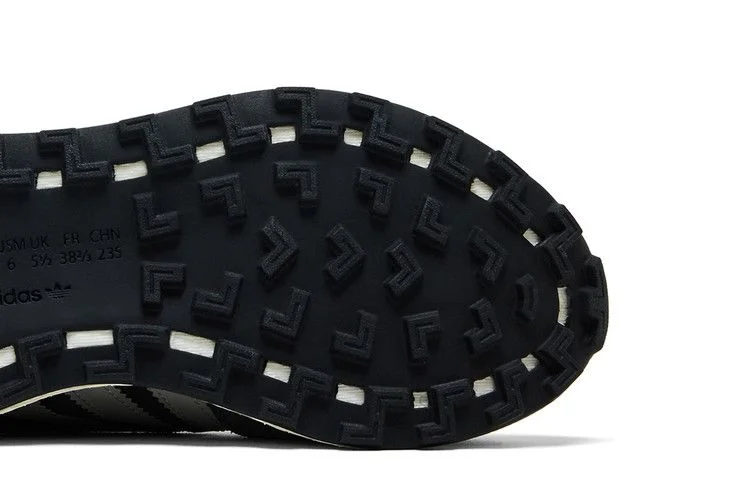 Krossovki-adidas-Wmns-Retropy-E5-Carbon-4