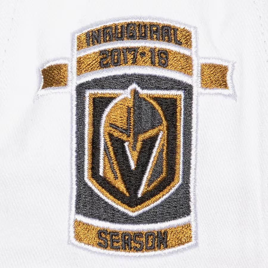 Бейсболка Mitchell & Ness White Vegas Golden Knights Tail Sweep Pro Snapback Hat