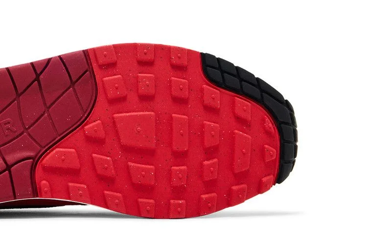 Krossovki-Nike-Air-Max-1-Reds-City-Connect-4