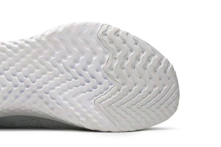 Кроссовки Nike Epic Phantom React Flyknit 'Wolf Grey'