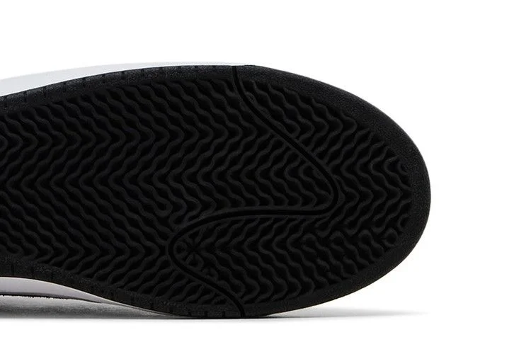 Krossovki-Nike-Air-Max-Ishod-Wair-SB-Black-White-4