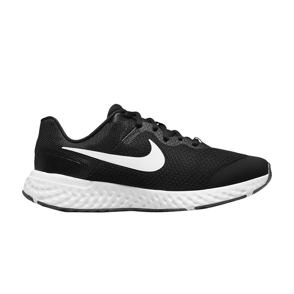 Кроссовки Nike Revolution 6 4E Wide GS 'Black White'
