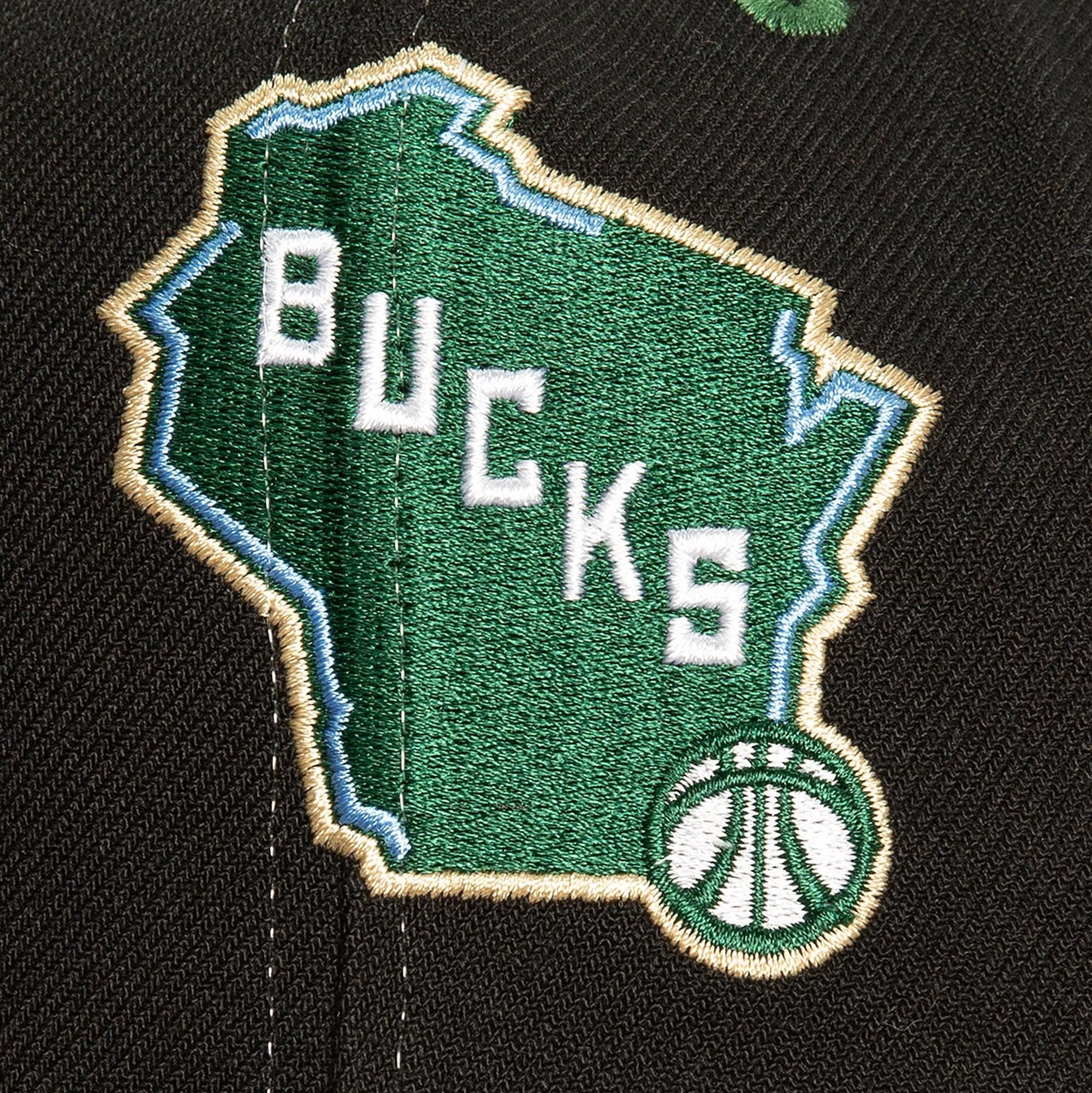 Бейсболка Mitchell & Ness Overbite Pro Snapback Milwaukee Bucks Hat