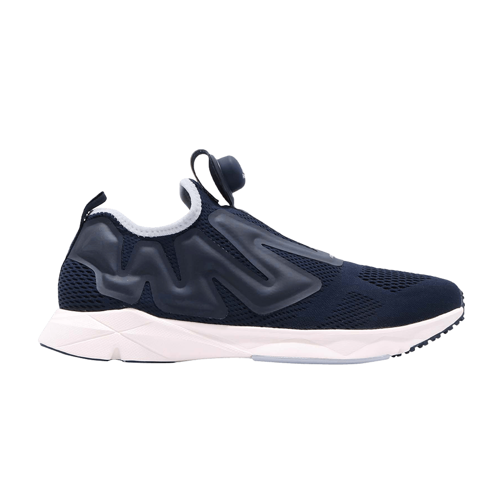 pump-supreme-style-eng-navy-cn4586