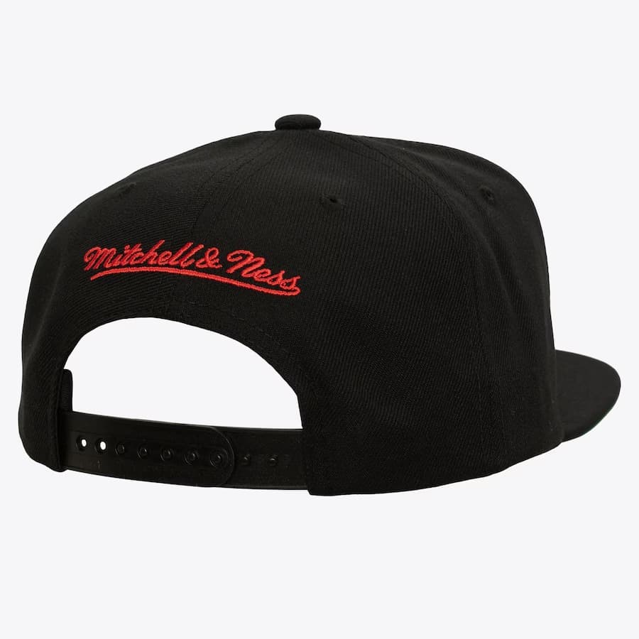 Mitchell-Ness-Black-Chicago-Bulls-Oversweep-Snapback-Hat-1