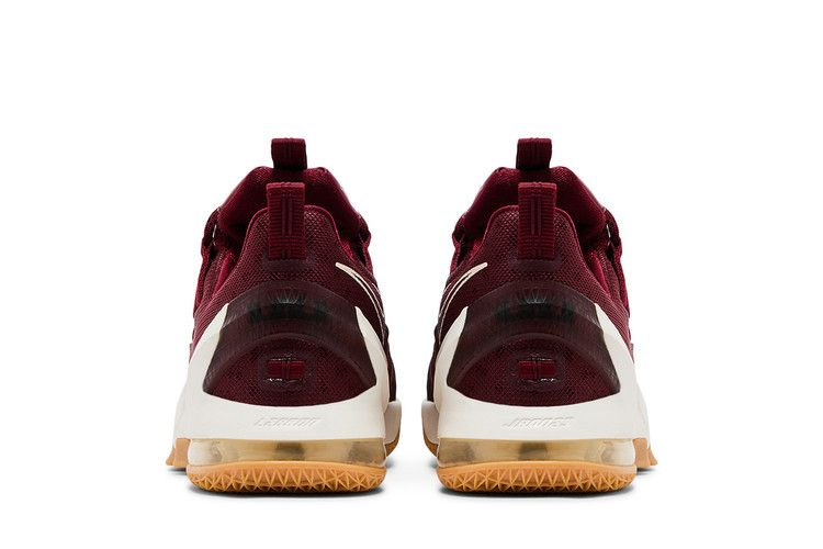 Кроссовки Nike LeBron 13 Low 'Team Red'