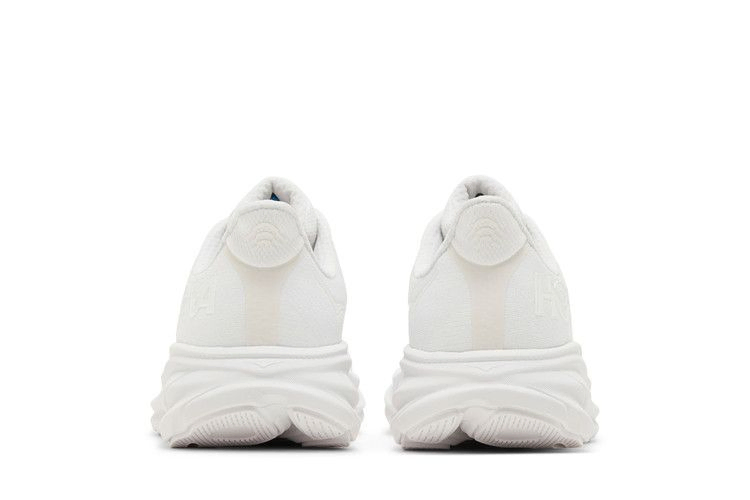 wmns-clifton-9-wide-triple-white-1132211-wwh_05