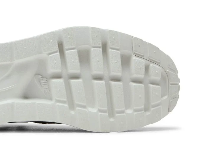 Krossovki-Nike-Air-Max-Zero-BR-4