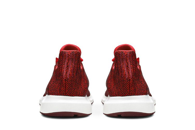 swift-run-red-cg4117_05
