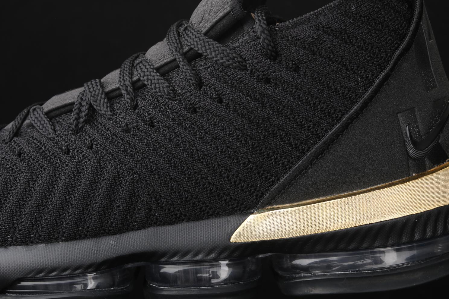 Nike-LeBron-16-EP-Im-King-11