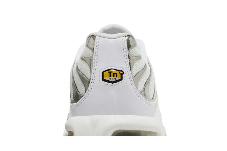 Кроссовки Nike Wmns Air Max Plus SE 'White Chrome Silver'